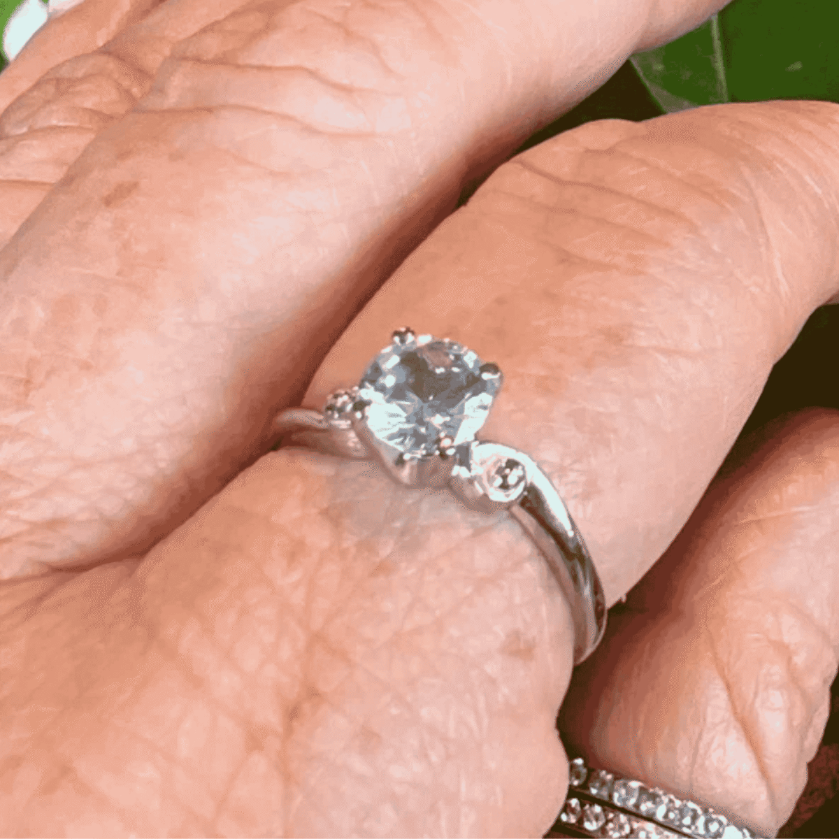 10k White Gold Vintage Blue Topaz Ring