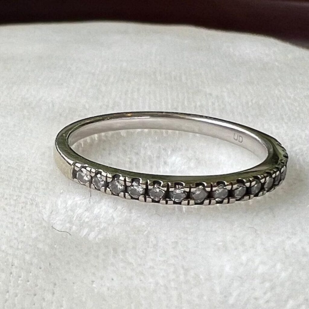 14k White Gold Vintage Diamond Band