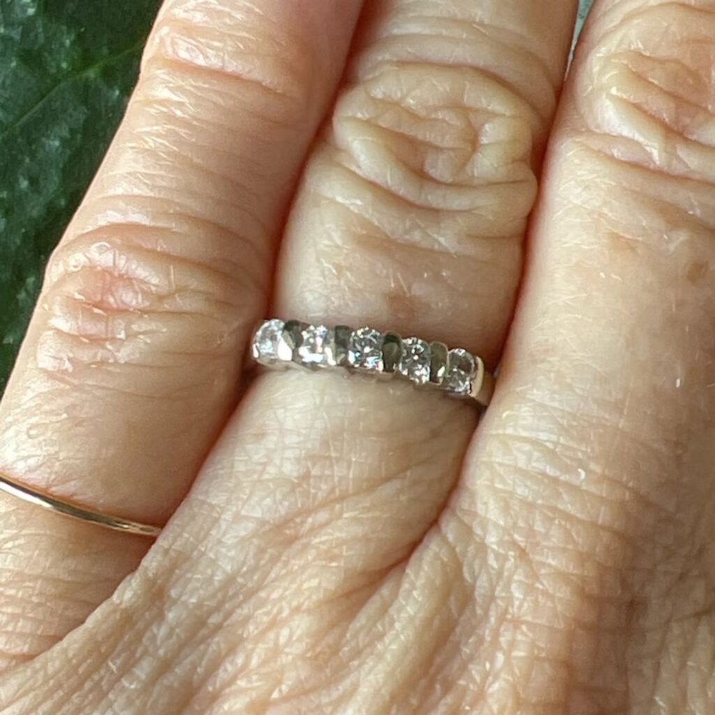 18k White Gold Vintage Diamond Stacking Ring