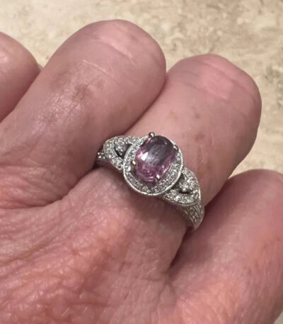 18k White Gold Pink Stone Ring