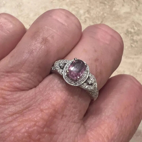 18k White Gold Pink Stone Ring