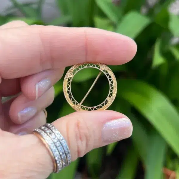 14k Gold Pin