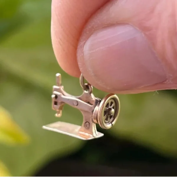 Vintage Sewing Machine Charm 14k – 1.5 inch wide