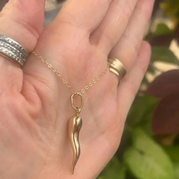 Vintage 18k Italian Horn Charm 1 1/2 inches #199
