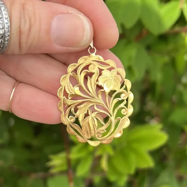 Vintage 14k Gold Floral Pendant – Ornate Cut‑Out Design #165