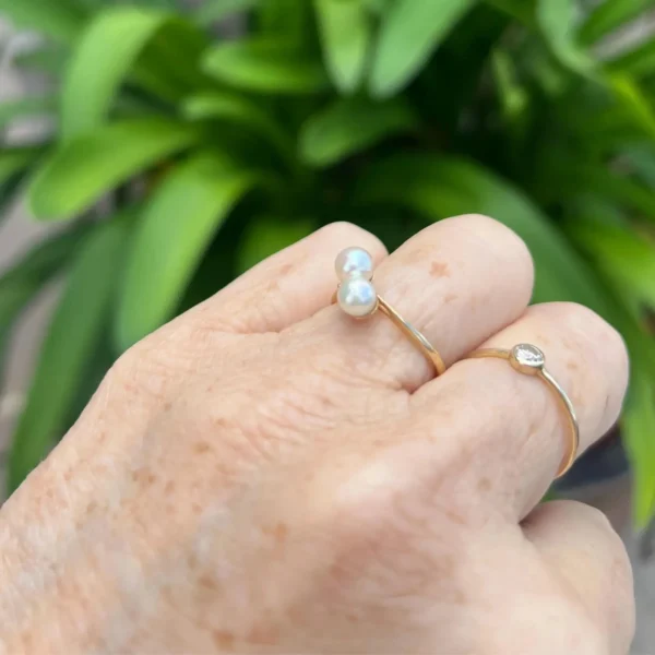 Vintage 14k Gold Twin Pearl Ring – White & Pink, Size 6.75 #151