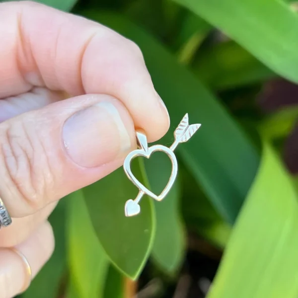 Vintage 14k Gold Heart & Arrow Charm – 25 × 16 Mm #476-