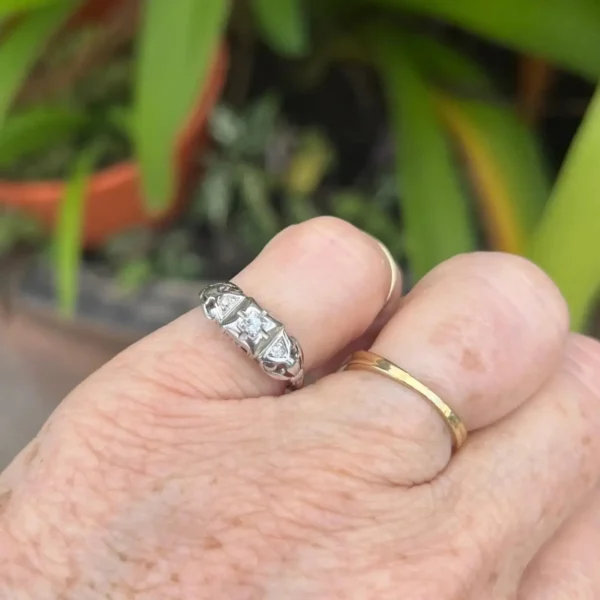 Vintage 18k White Gold Diamond Ring – 3 Natural Stones, Size 5 #170