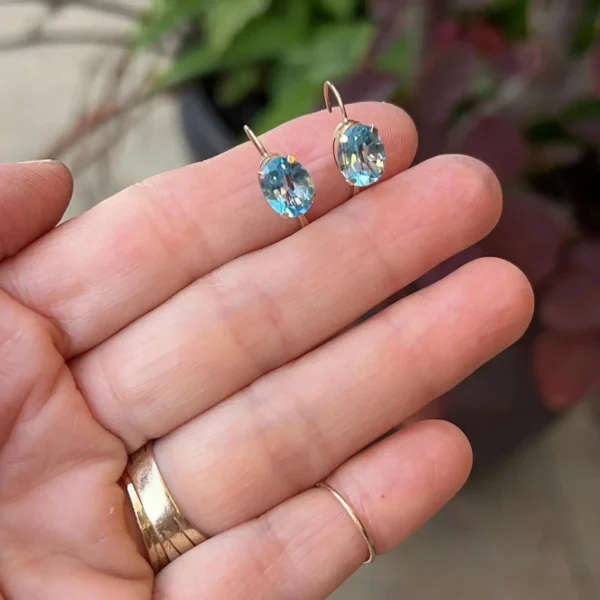 Vintage 10k Gold Blue Topaz Lever‑Back Earrings – Oval 9×7mm #203