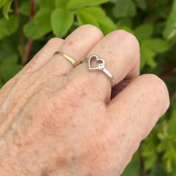 Vintage 14k White Gold Open Heart Ring – Diamond Accent, Size 8 #166