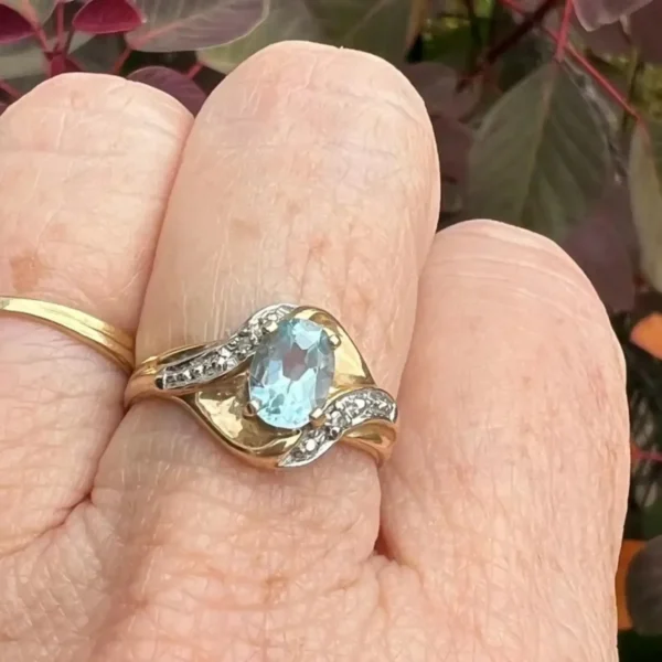 Vintage 10k Gold Oval Topaz Ring – Size 7.5 #116